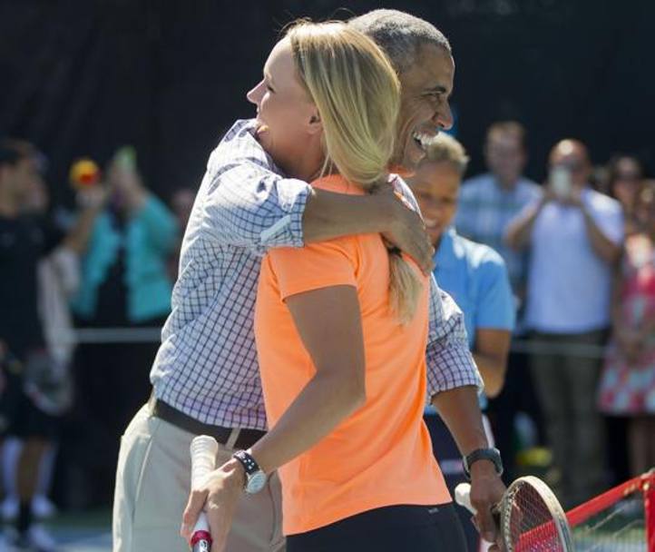 L’abbraccio tra Barack Obama e la Wozniacki: fine delle ostilit AP